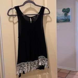 Sleeveless top medium